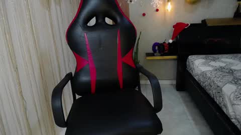 Snapshot of moon_and_fire_ chatting on 11/10/25, 03:22 moon_and_fire_ online show from 11/10/25, 03:22