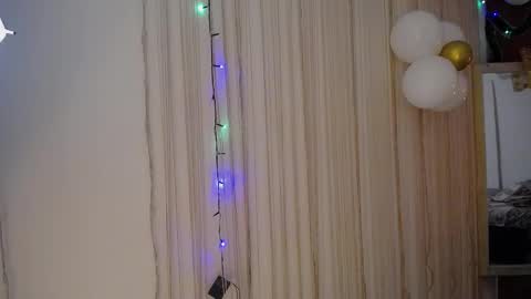 Snapshot of moon_and_fire_ chatting on 11/11/25, 04:07 moon_and_fire_ online show from 11/11/25, 04:07