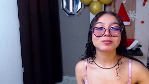 Snapshot of moon_and_fire_ chatting on 11/15/25, 05:27 moon_and_fire_ online show from 11/15/25, 05:27