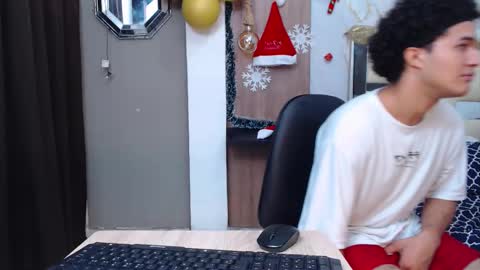 Snapshot of moon_and_fire_ chatting on 11/21/25, 02:54 moon_and_fire_ online show from 11/21/25, 02:54