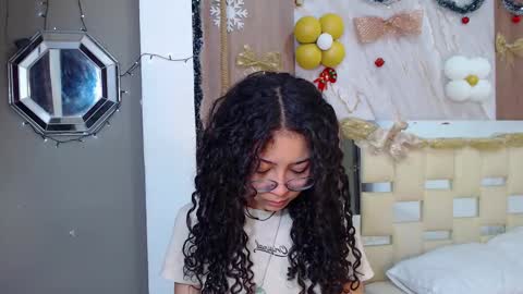 Snapshot of moon_and_fire_ chatting on 12/17/25, 02:17 moon_and_fire_ online show from 12/17/25, 02:17