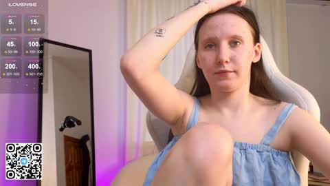 Snapshot of moon_avengers chatting on 01/27/25, 12:37 Lola online show from 01/27/25, 12:37