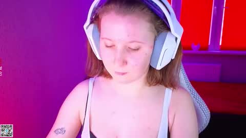 Snapshot of moon_avengers chatting on 11/19/25, 07:08 Lola online show from 11/19/25, 07:08