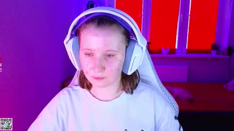 Snapshot of moon_avengers chatting on 11/24/25, 12:38 Lola online show from 11/24/25, 12:38