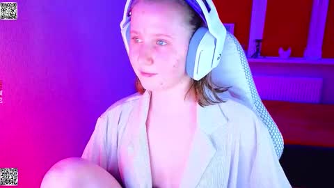 Snapshot of moon_avengers chatting on 11/29/25, 03:26 Lola online show from 11/29/25, 03:26