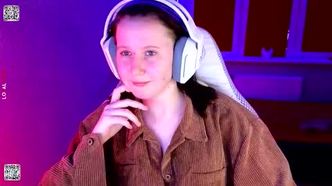 Snapshot of moon_avengers chatting on 02/03/26, 04:01 Lola online show from 02/03/26, 04:01