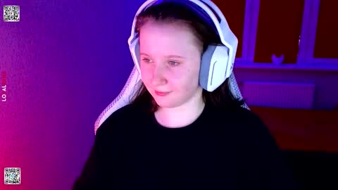 Snapshot of moon_avengers chatting on 02/09/26, 03:49 Lola online show from 02/09/26, 03:49