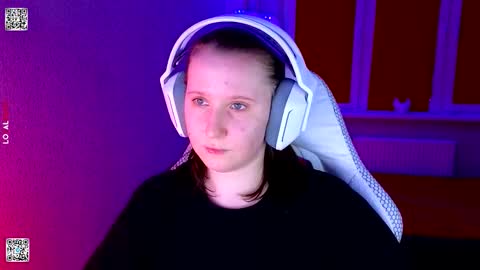 Snapshot of moon_avengers chatting on 02/11/26, 04:45 Lola online show from 02/11/26, 04:45