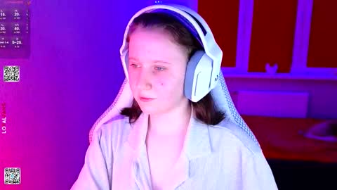 Snapshot of moon_avengers chatting on 02/17/26, 03:40 Lola online show from 02/17/26, 03:40