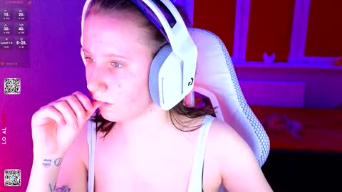 Snapshot of moon_avengers chatting on 02/18/26, 05:20 Lola online show from 02/18/26, 05:20