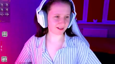 Snapshot of moon_avengers chatting on 02/28/26, 07:37 Lola online show from 02/28/26, 07:37