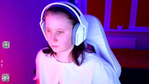 Snapshot of moon_avengers chatting on 03/06/26, 06:48 Lola online show from 03/06/26, 06:48