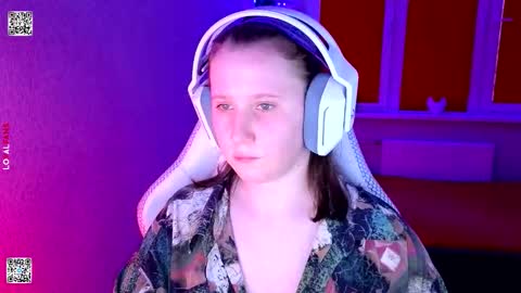 Snapshot of moon_avengers chatting on 03/10/26, 03:06 Lola online show from 03/10/26, 03:06