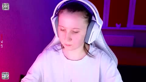 Snapshot of moon_avengers chatting on 03/13/26, 05:08 Lola online show from 03/13/26, 05:08