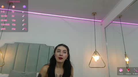 Snapshot of moon_blue95 chatting on 04/24/26, 02:03 Moon online show from 04/24/26, 02:03