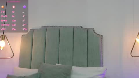 Snapshot of moon_blue95 chatting on 05/01/26, 12:04 Moon online show from 05/01/26, 12:04