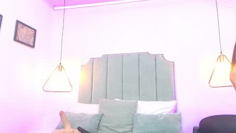 Snapshot of moon_blue95 chatting on 05/12/26, 11:46 Moon online show from 05/12/26, 11:46