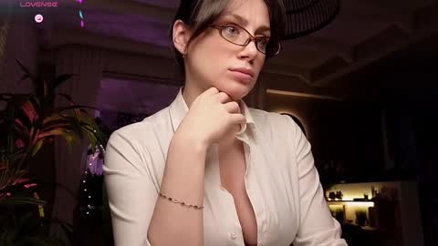 Snapshot of moon_deity chatting on 12/03/24, 12:06 Luna online show from 12/03/24, 12:06