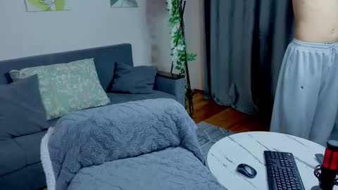 Felix and Maddy online show from 11/22/25, 01:21