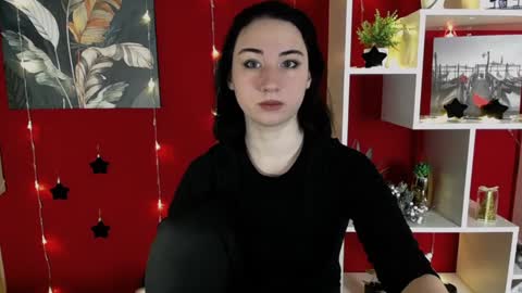 Snapshot of moon_foxy_ chatting on 12/17/24, 02:33 Diana online show from 12/17/24, 02:33