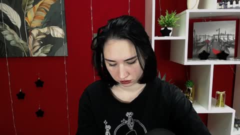 Snapshot of moon_foxy_ chatting on 12/21/24, 05:07 Diana online show from 12/21/24, 05:07