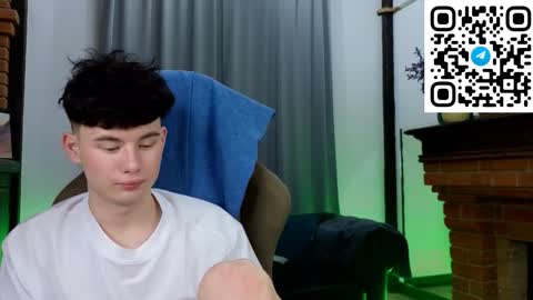 Snapshot of moon_gloww chatting on 02/18/26, 12:50 moon_gloww online show from 02/18/26, 12:50