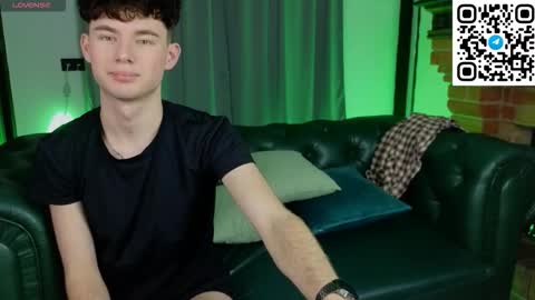 Snapshot of moon_gloww chatting on 02/25/26, 09:02 moon_gloww online show from 02/25/26, 09:02