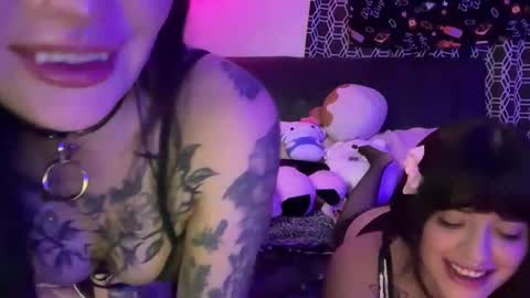 Snapshot of moon_kitt3n chatting on 03/13/26, 06:09 Moon online show from 03/13/26, 06:09