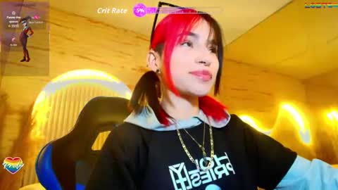 Snapshot of moon_red_r chatting on 06/26/26, 01:48 Moon online show from 06/26/26, 01:48
