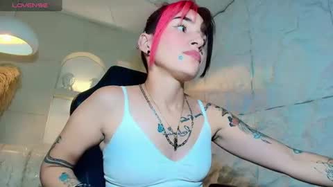 Snapshot of moon_red_r chatting on 07/13/26, 07:38 Moon online show from 07/13/26, 07:38