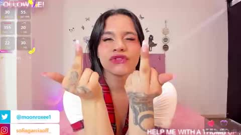 moon_roxee online show from 10/28/25, 04:20