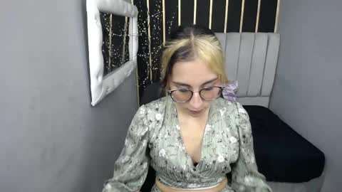 MOON SHUT online show from 03/12/26, 12:11