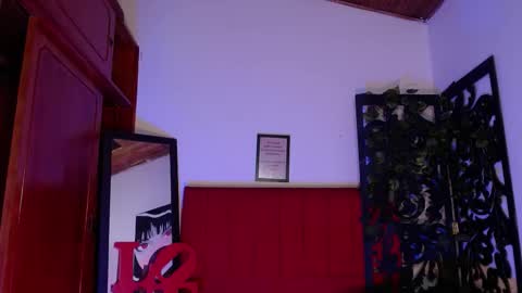 moon_sunflowers online show from 10/10/25, 04:55