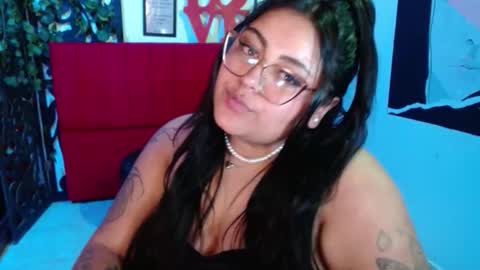 moon_sunflowers online show from 11/15/25, 01:25