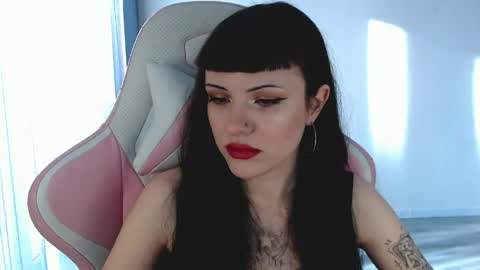 Snapshot of moon_velvet chatting on 04/20/26, 02:09 sophie online show from 04/20/26, 02:09