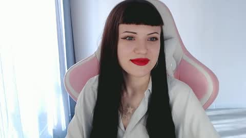Snapshot of moon_velvet chatting on 04/22/26, 02:40 sophie online show from 04/22/26, 02:40
