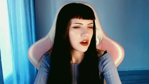 Snapshot of moon_velvet chatting on 05/08/26, 04:56 sophie online show from 05/08/26, 04:56