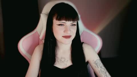 Snapshot of moon_velvet chatting on 06/08/26, 08:31 sophie online show from 06/08/26, 08:31