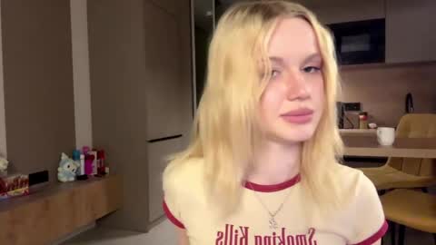 moonavellle_ online show from 05/19/26, 02:18