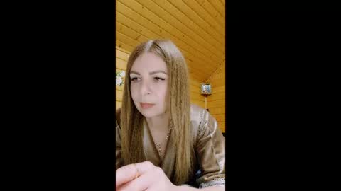 Snapshot of mooncipher chatting on 06/16/26, 07:27 Veronika online show from 06/16/26, 07:27