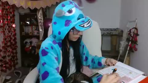 MOON  online show from 06/17/26, 01:52