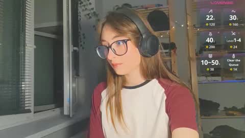 Snapshot of moonlight__lovers chatting on 09/22/25, 09:28 Dana online show from 09/22/25, 09:28