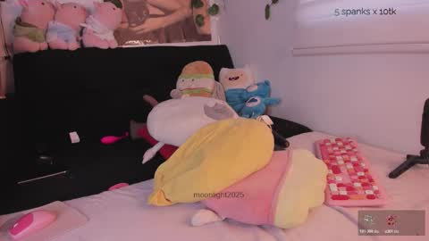 moonliight__ online show from 11/08/25, 09:24