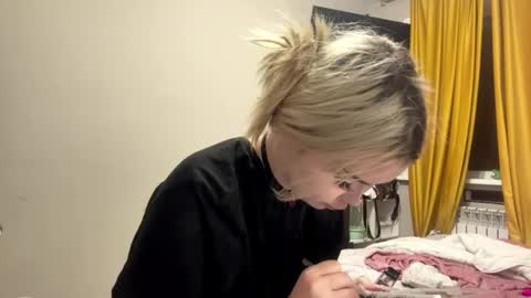 Snapshot of moonluvv3 chatting on 07/14/26, 04:02 Lyn online show from 07/14/26, 04:02