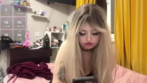 Snapshot of moonluvv3 chatting on 07/19/26, 03:16 Lyn online show from 07/19/26, 03:16