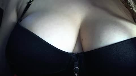 Snapshot of moonrose69 chatting on 07/15/26, 11:15 moonrose69 online show from 07/15/26, 11:15