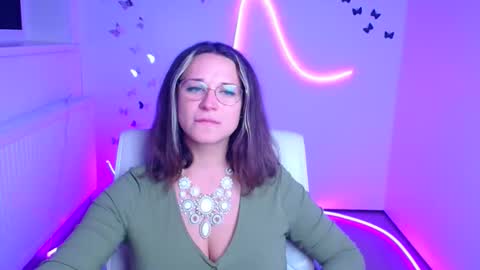 Susanna online show from 12/19/25, 06:37