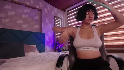 Michelle online show from 02/11/25, 01:09