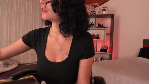 Snapshot of moony_14 chatting on 01/06/26, 12:42 Michelle online show from 01/06/26, 12:42