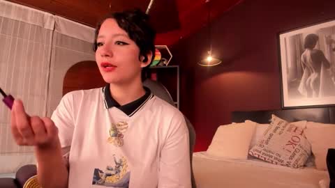 Snapshot of moony_14 chatting on 02/07/26, 01:04 Michelle online show from 02/07/26, 01:04